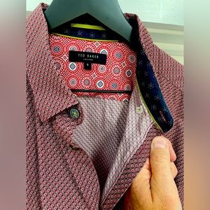 Ted Baker London L/S Button Up Dress Shirt. Like New. Dark Red print. Large